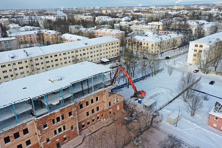 Баню на Великой начали сносить