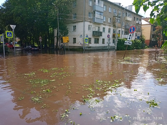 Великий Новгород из-за дождей опять превратился в «маленькую Венецию» 