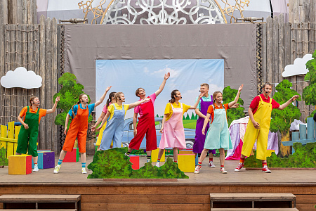 Уличный театр «Садко» представляет новый спектакль для детей — «Удивительное путешествие Фантазёров»