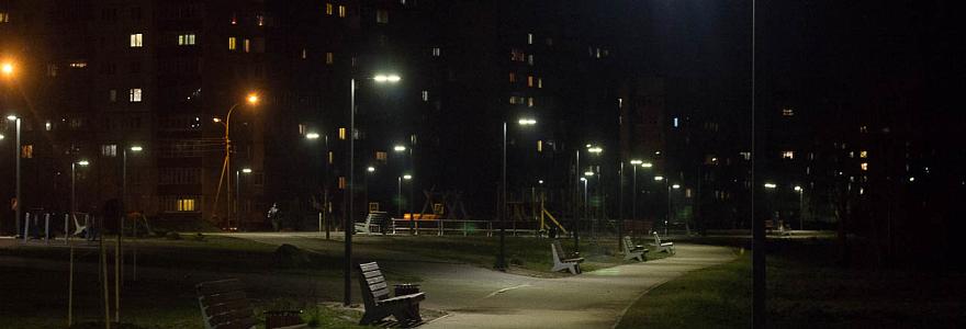 В Веряжском сквере установили новые качели